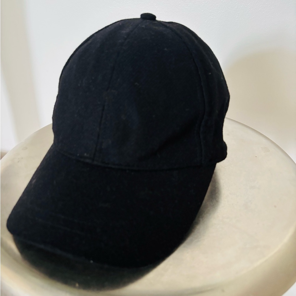 COS Black Fabric Label